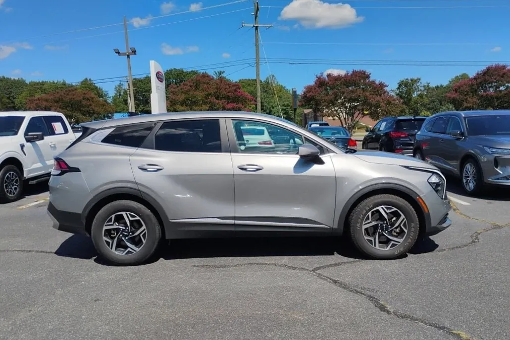 2023 Kia Sportage LX photo 1