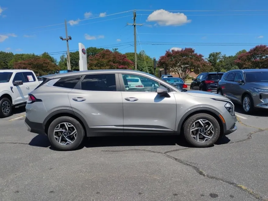 2023 Kia Sportage LX photo 1