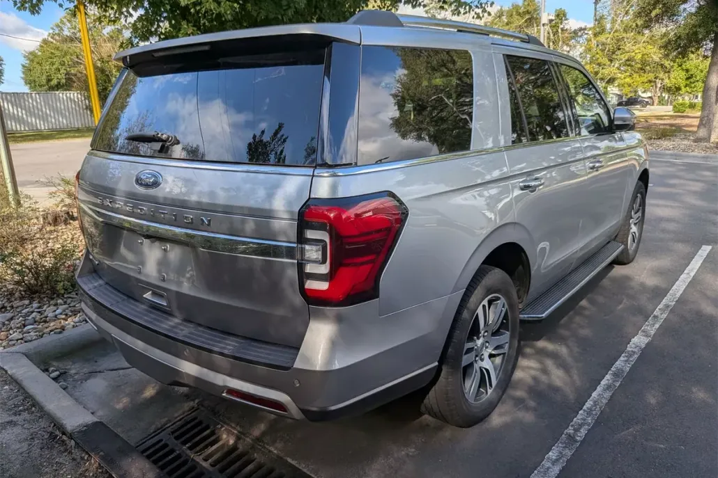 2023 Ford Expedition Limited photo 1
