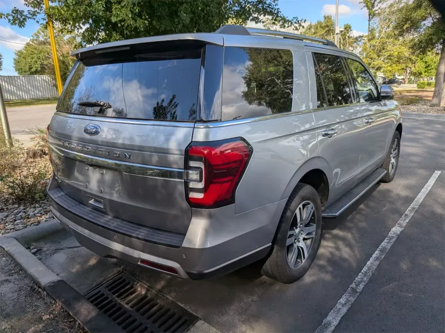 2023 Ford Expedition Limited photo 1