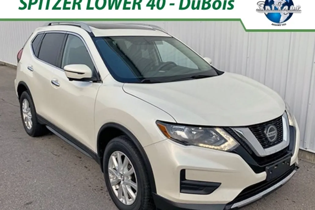 2018 Nissan Rogue SV photo 1
