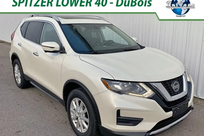 2018 Nissan Rogue SV photo 1