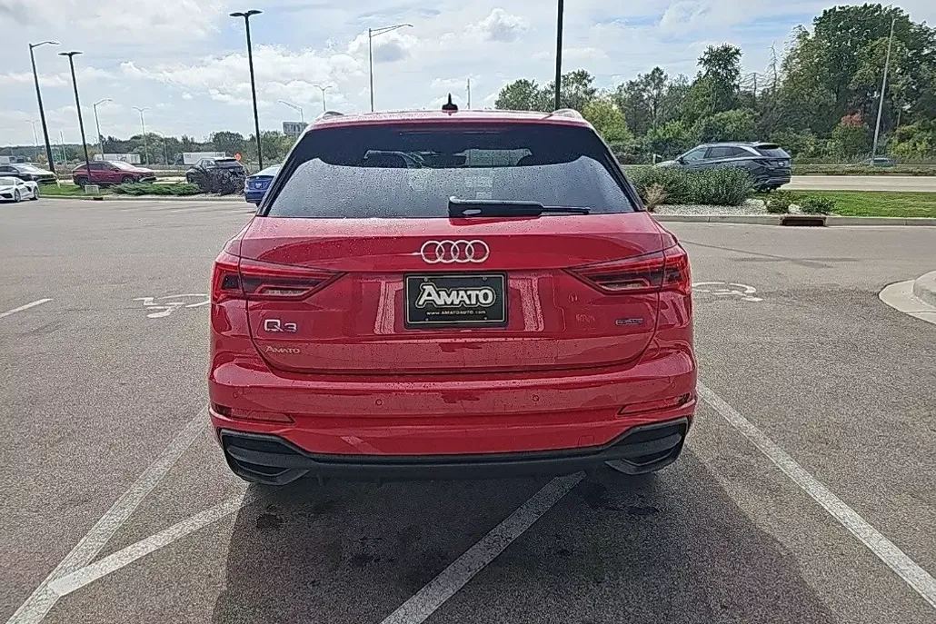 2024 Audi Q3 45 TFSI S line Premium photo 1