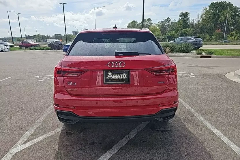 2024 Audi Q3 45 TFSI S line Premium photo 1