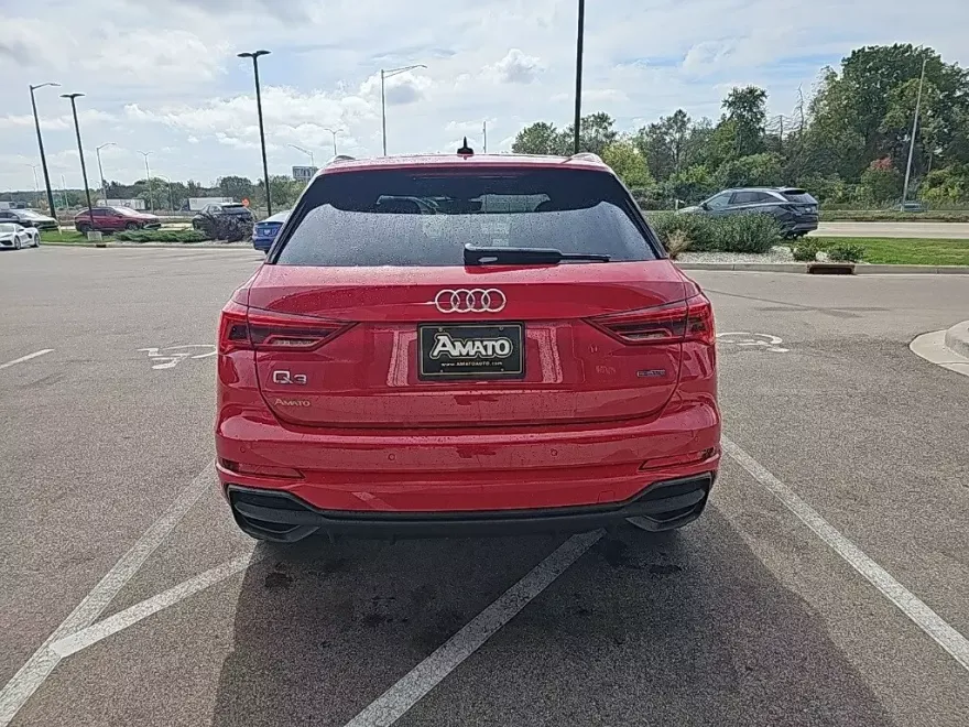 2024 Audi Q3 45 TFSI S line Premium photo 1