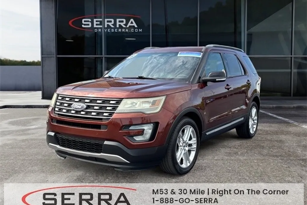 2016 Ford Explorer XLT photo 1