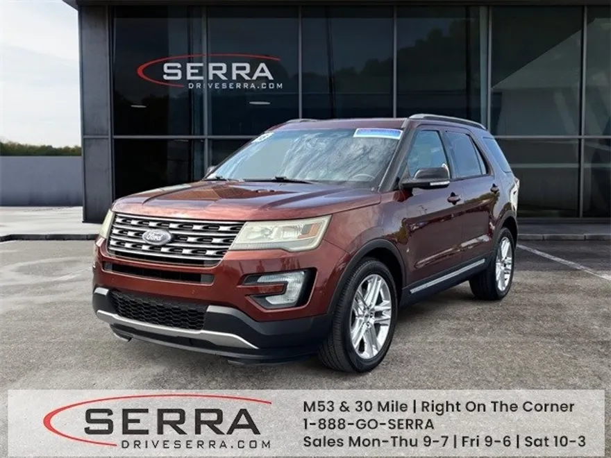 2016 Ford Explorer XLT photo 1