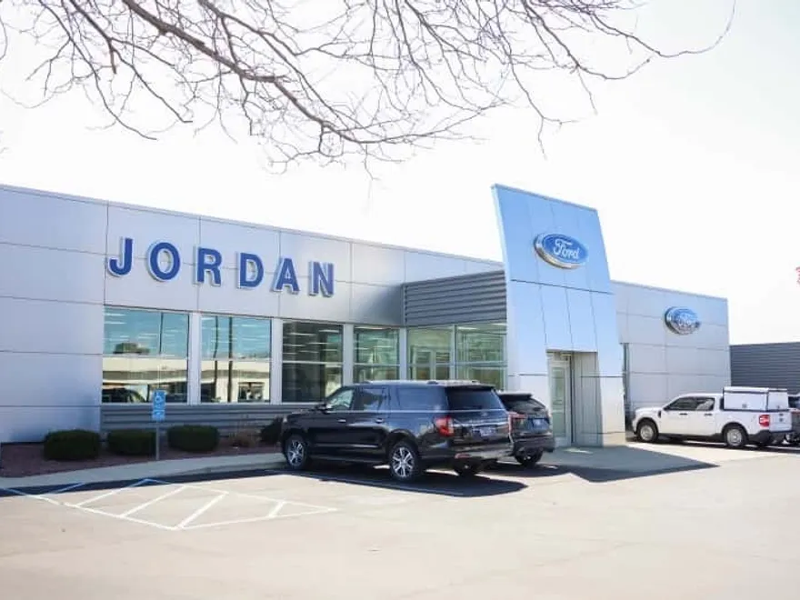 2025 Ford Explorer photo 1