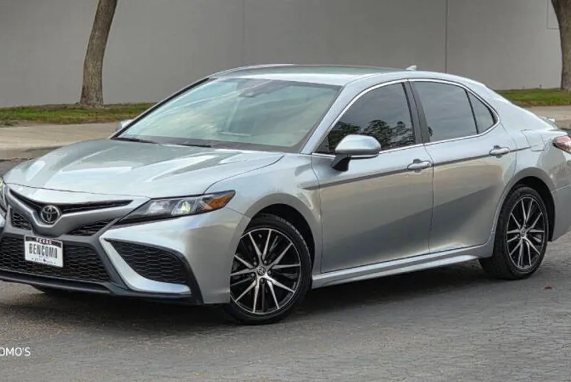 2023 Toyota Camry SE photo 1