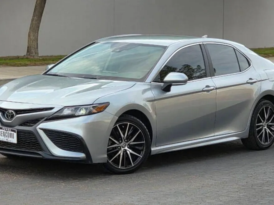 2023 Toyota Camry SE photo 1