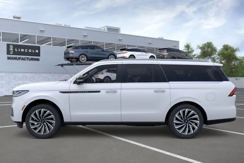 2025 Lincoln Navigator Black Label photo 1