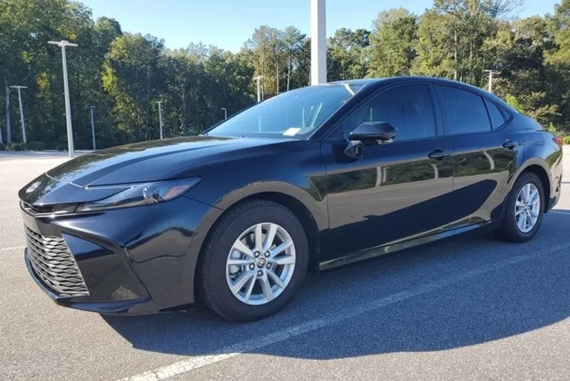 2025 Toyota Camry Base photo 1