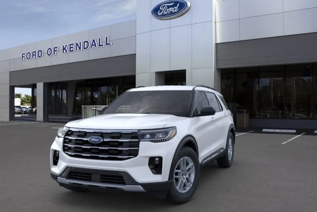 2025 Ford Explorer photo 1