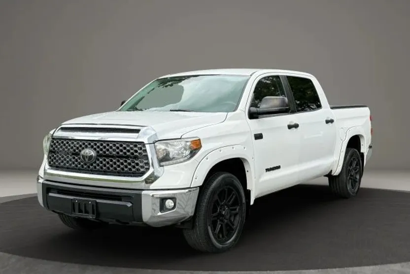 2018 Toyota Tundra CrewMax SR5 photo 1