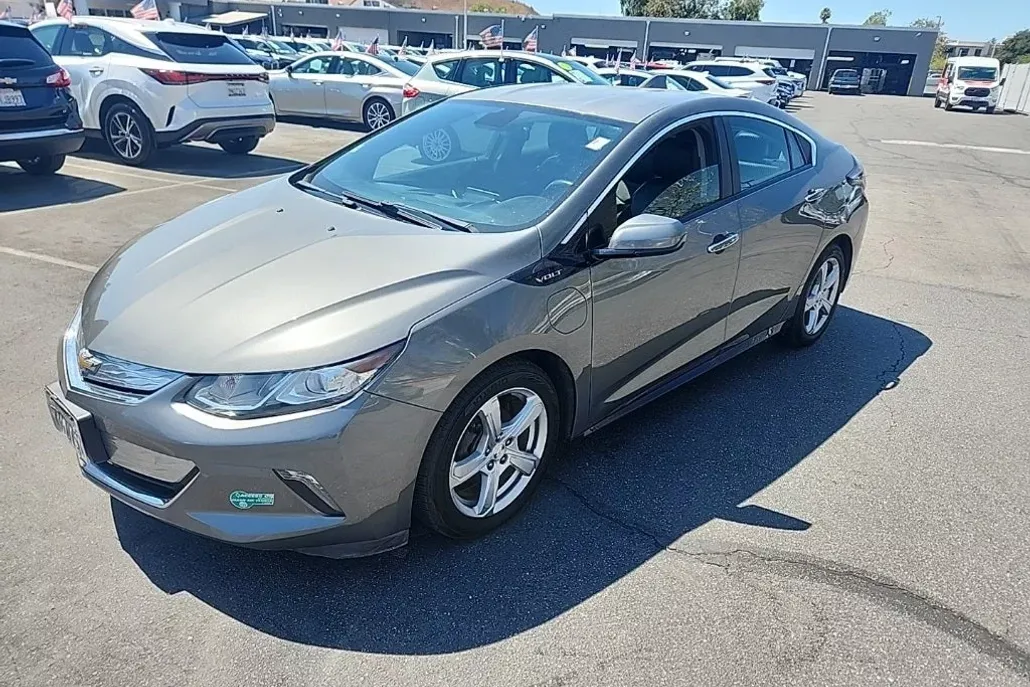 2017 Chevrolet Volt LT photo 1