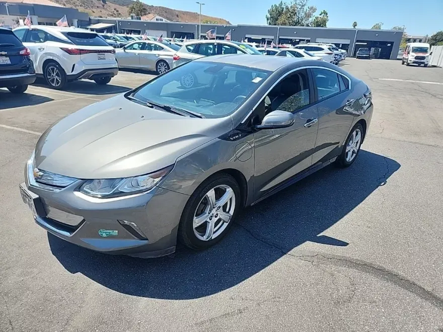 2017 Chevrolet Volt LT photo 1