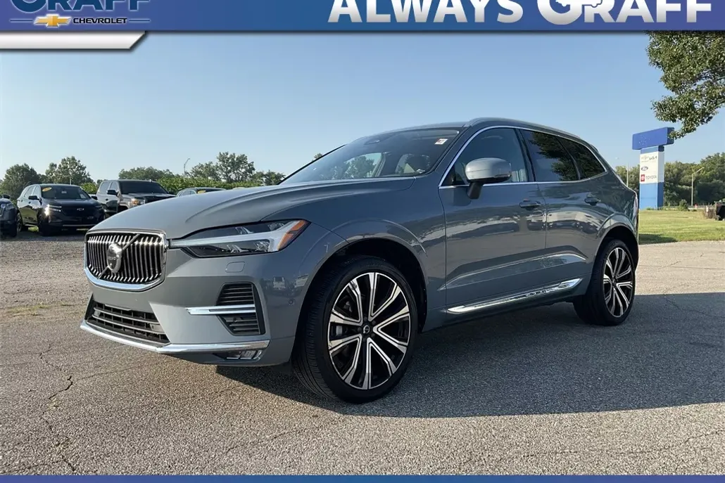 2023 Volvo XC60 B5 Ultimate photo 1
