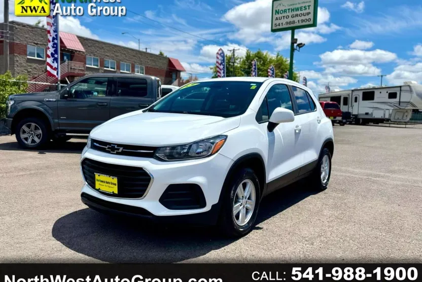 2021 Chevrolet Trax LS photo 1