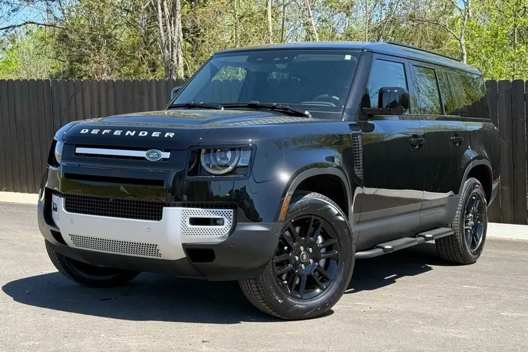 2025 Land Rover Defender 130 S photo 1