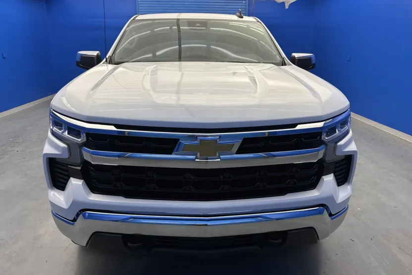 2023 Chevrolet Silverado 1500 LT photo 1