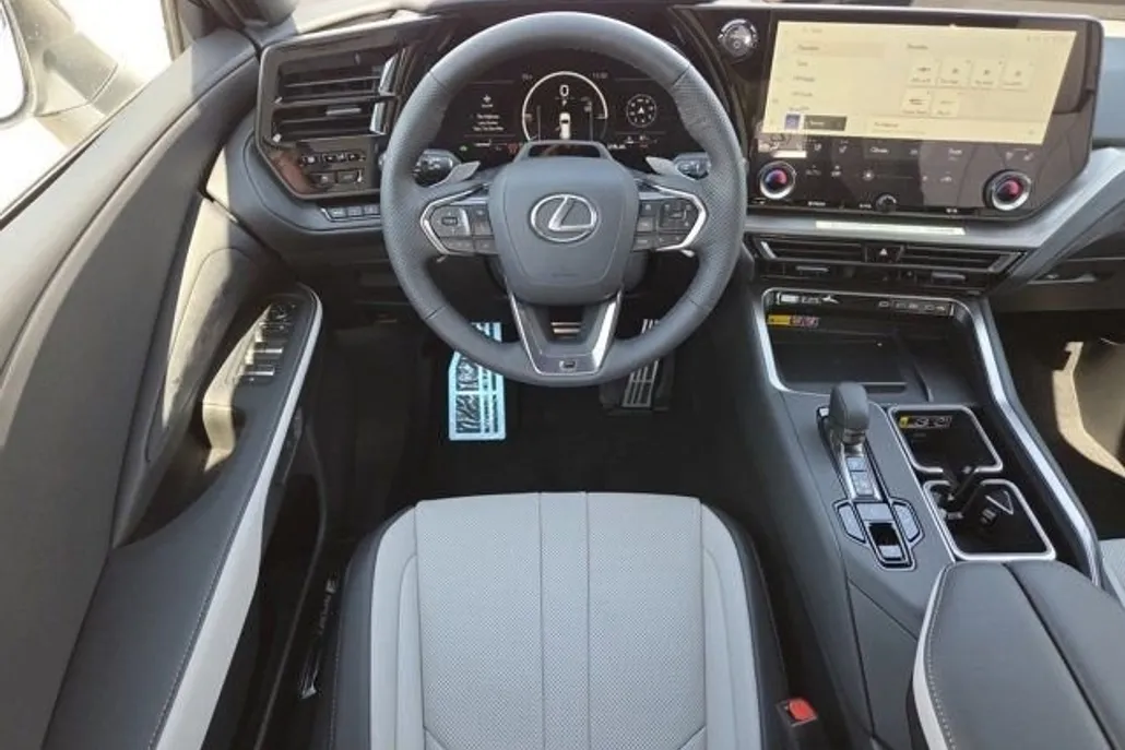 2025 Lexus TX 500h F SPORT Performance Premium photo 1