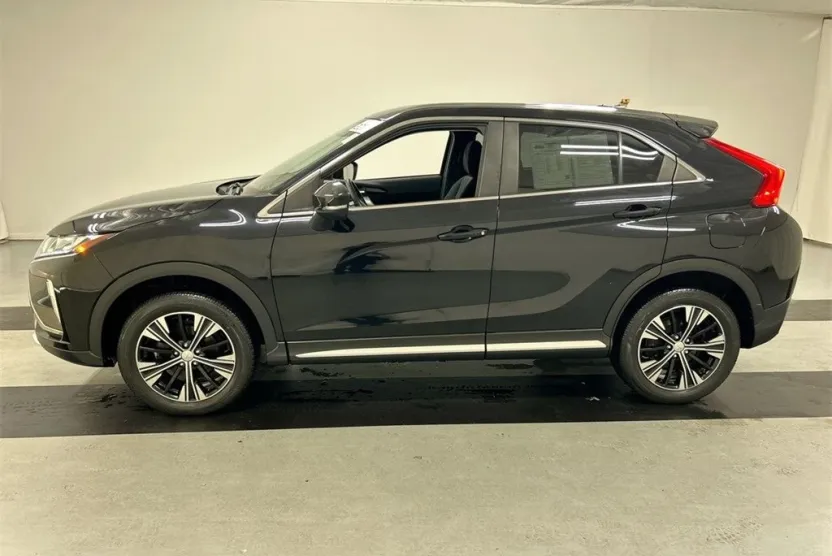 2020 Mitsubishi Eclipse Cross SE photo 1