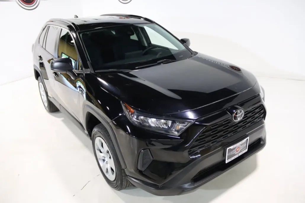 2021 Toyota RAV4 LE photo 1