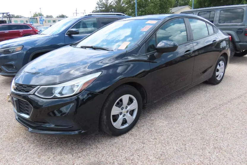 2018 Chevrolet Cruze LS photo 1
