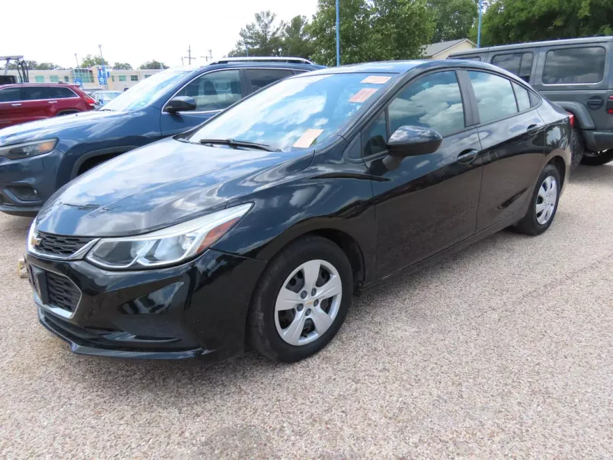 2018 Chevrolet Cruze LS photo 1