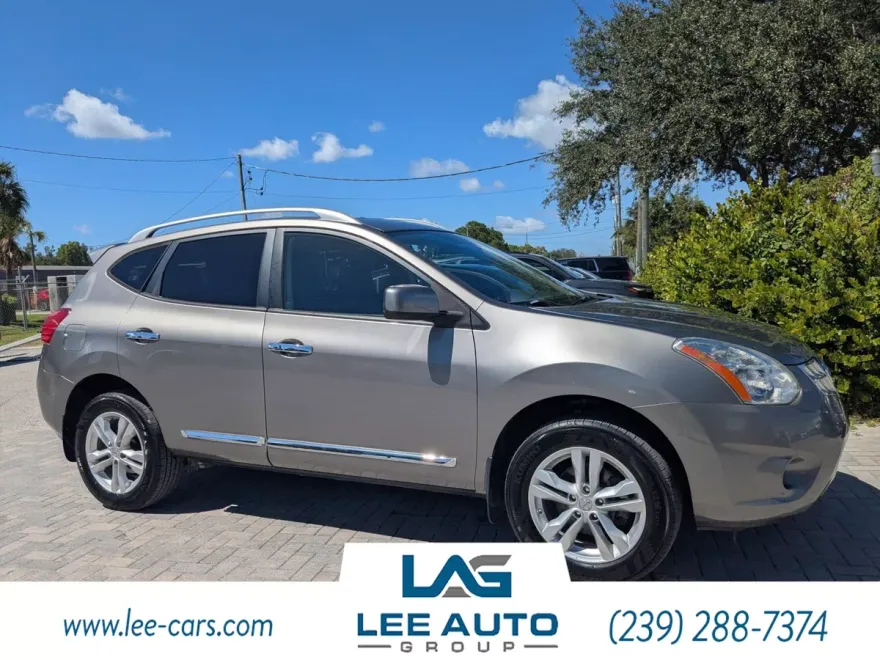 2013 Nissan Rogue SV photo 1