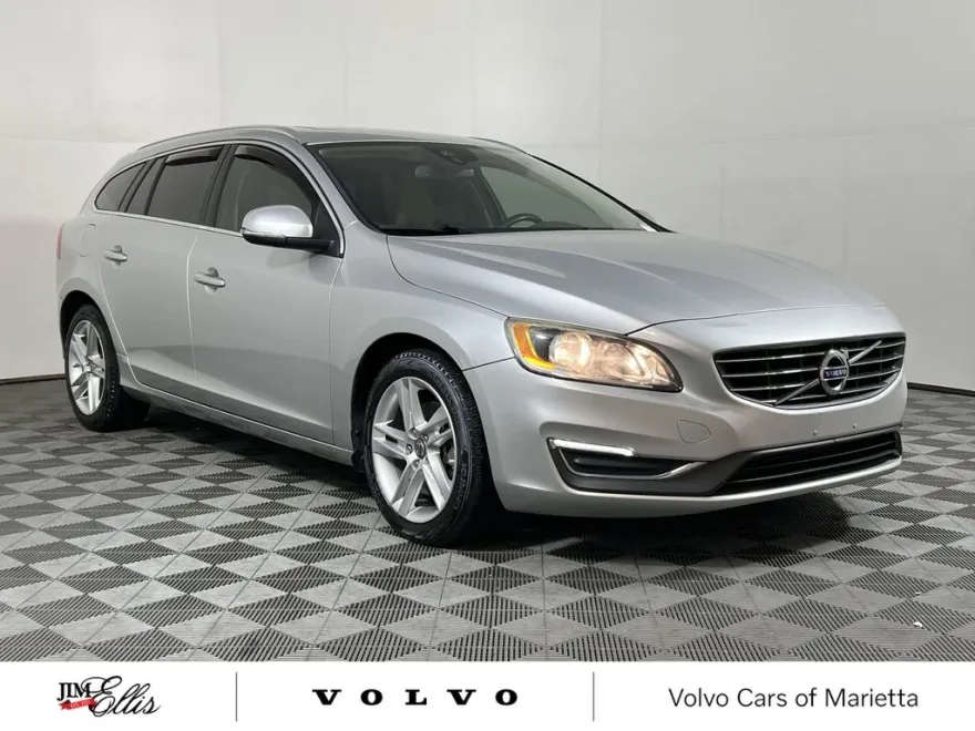 2015 Volvo V60 T5 Drive-E Platinum photo 1