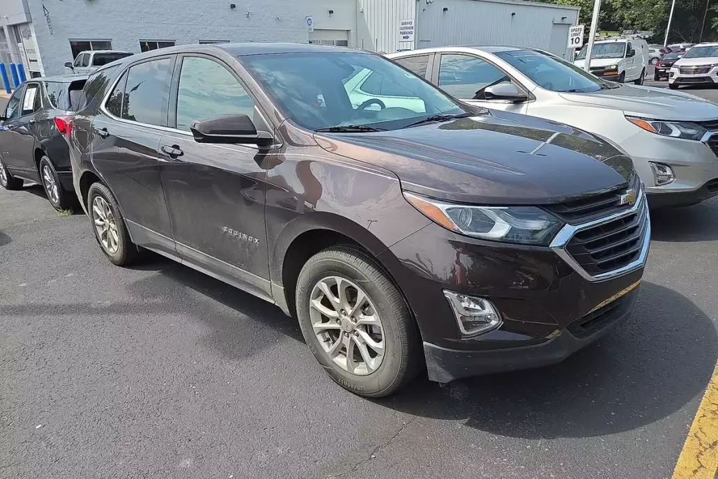 2020 Chevrolet Equinox LT photo 1