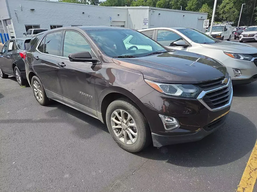 2020 Chevrolet Equinox LT photo 1