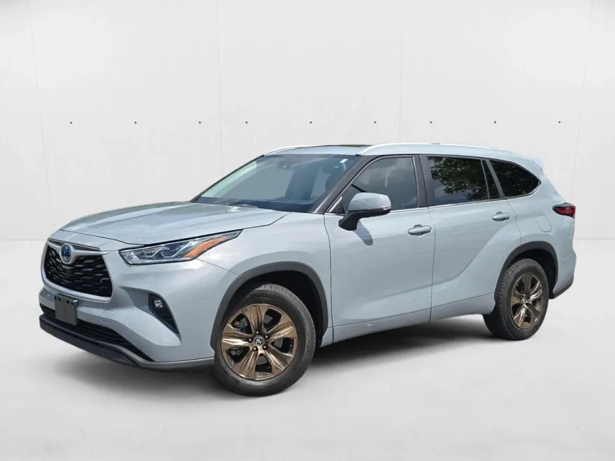 2023 Toyota Highlander Hybrid XLE Bronze Edition photo 1
