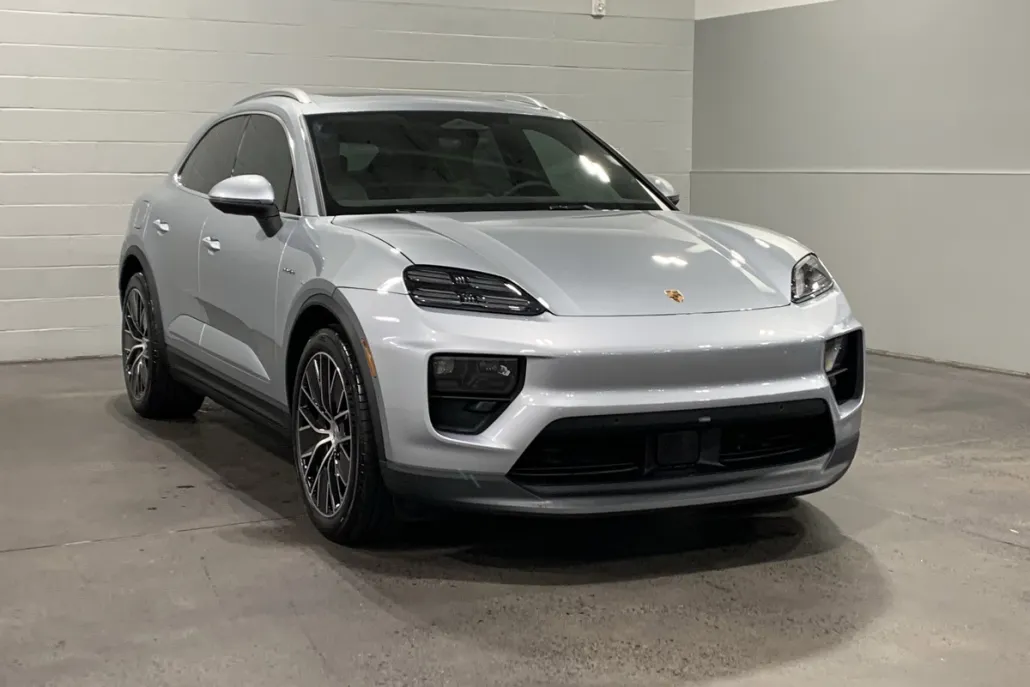 2025 Porsche Macan Electric photo 1