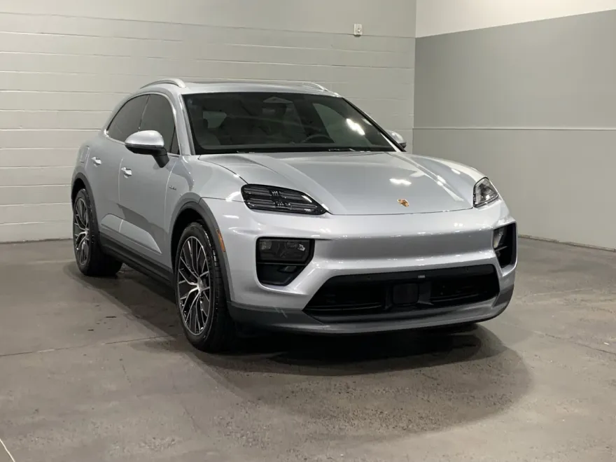 2025 Porsche Macan Electric photo 1