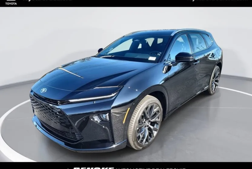 2025 Toyota Crown Signia Limited photo 1