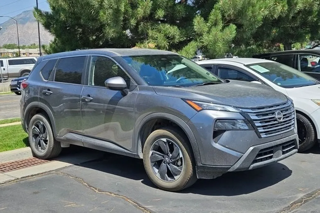 2024 Nissan Rogue SV photo 1