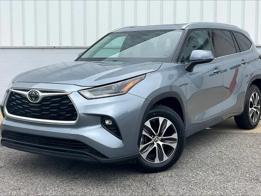 2021 Toyota Highlander XLE photo 1