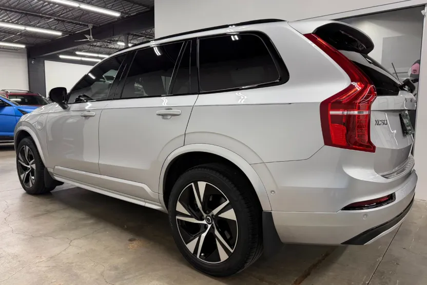 2022 Volvo XC90 Recharge T8 R-Design photo 1