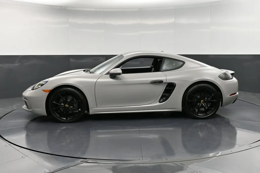 2024 Porsche Cayman Base photo 1