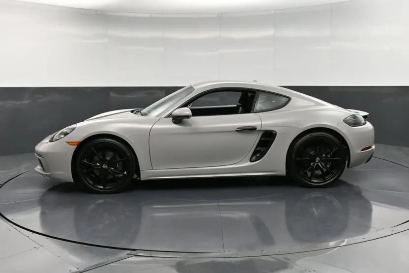 2024 Porsche Cayman Base photo 1