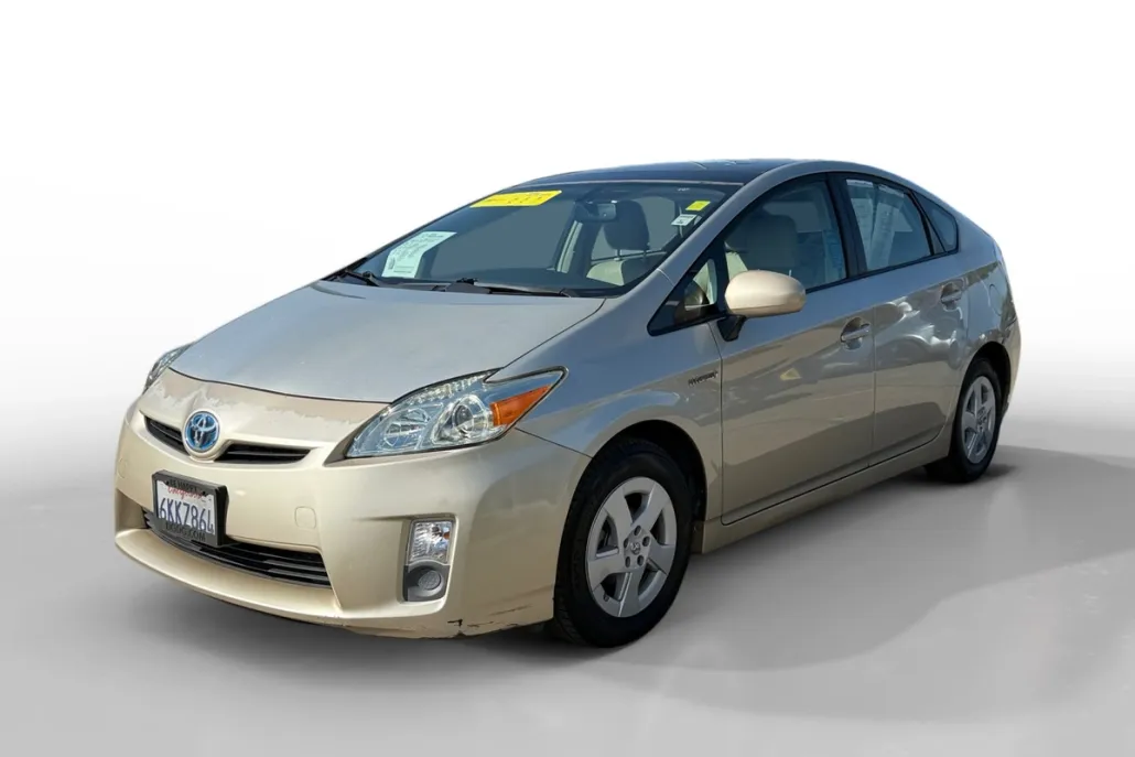2010 Toyota Prius Four photo 1