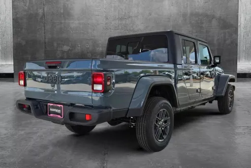 2025 Jeep Gladiator Sport S photo 2