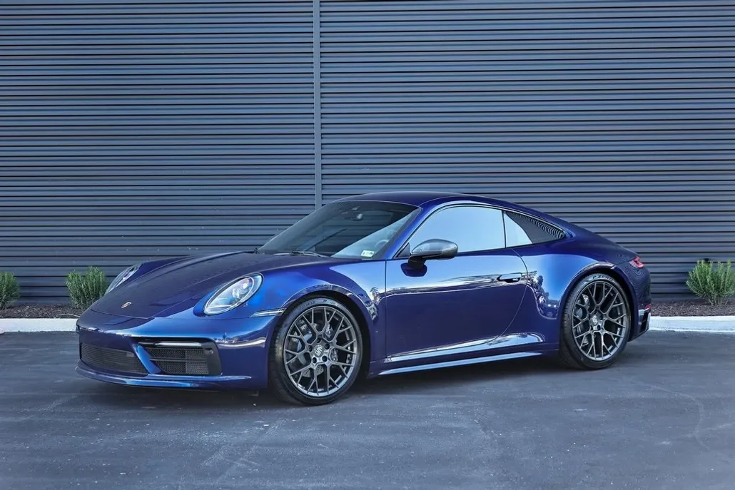 2023 Porsche 911 T photo 1