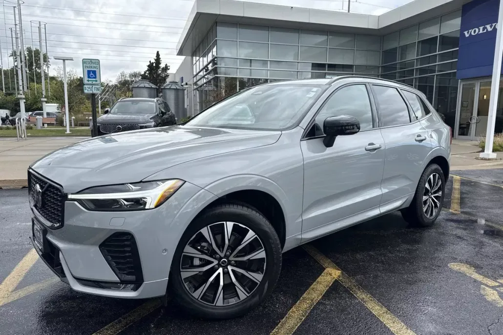 2025 Volvo XC60 B5 Plus photo 1