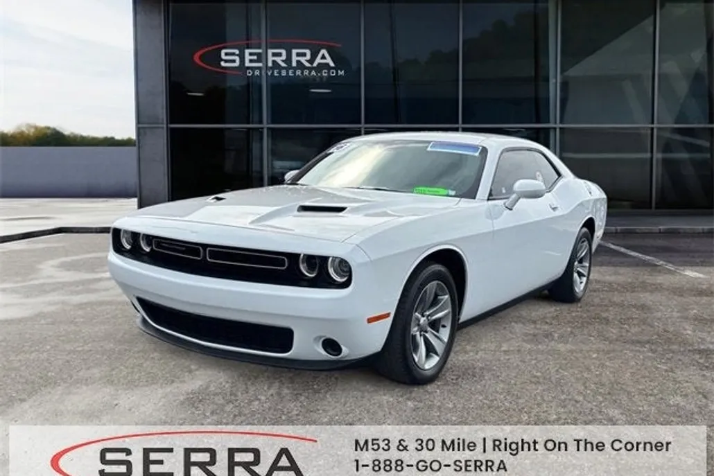 2016 Dodge Challenger SXT photo 1