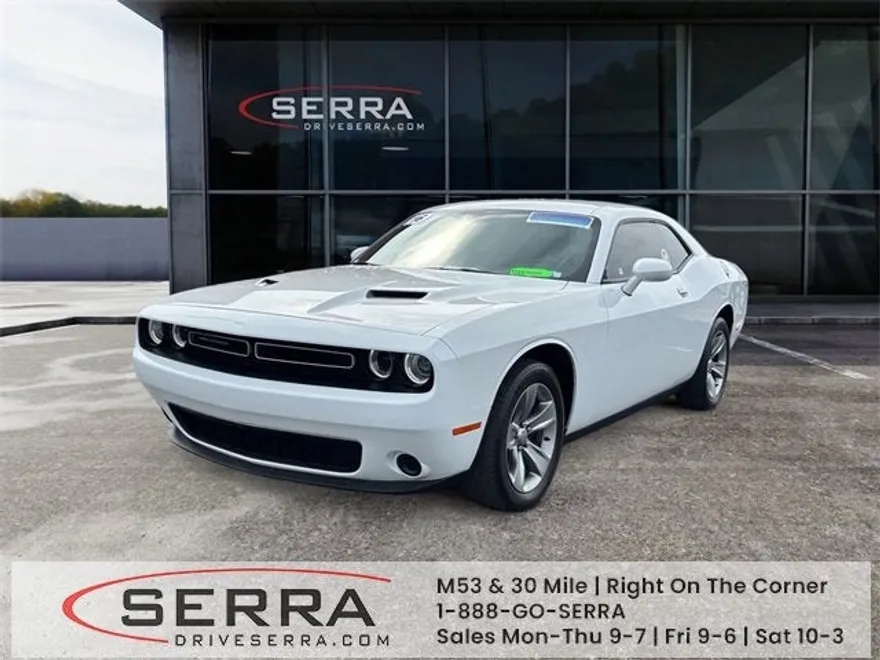 2016 Dodge Challenger SXT photo 1