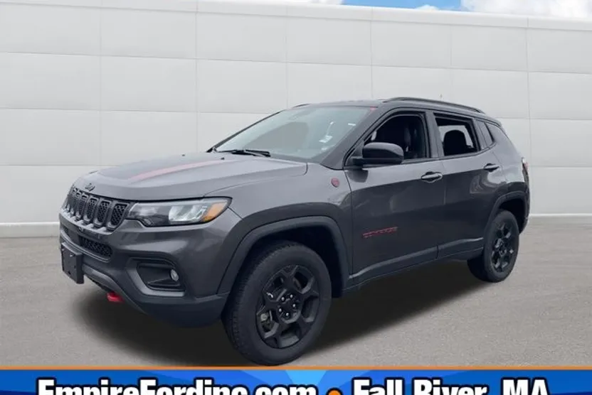 2024 Jeep Compass Trailhawk photo 1