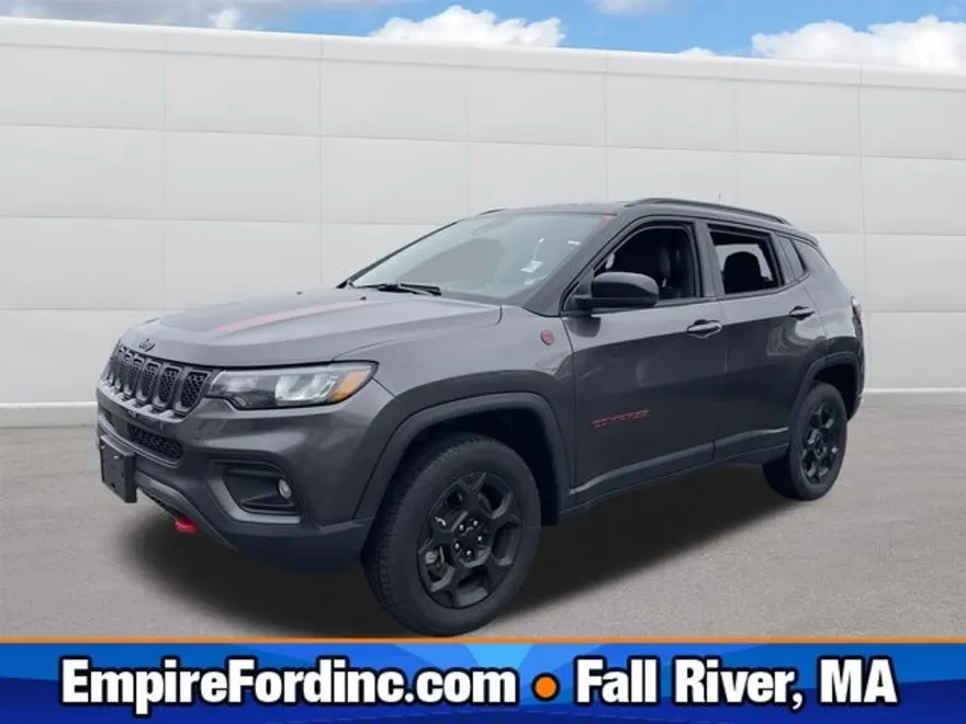 2024 Jeep Compass Trailhawk photo 1